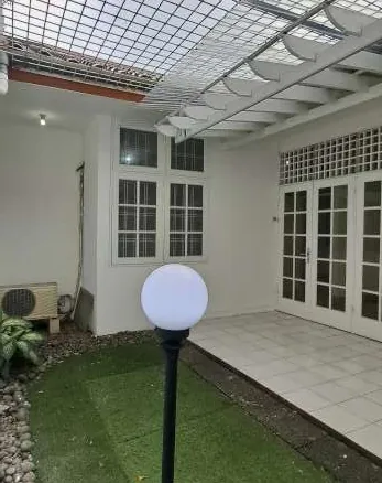 Disewakan rumah 3+1 kamar tidur di Tanjung Barat Indah Pasar Minggu SATULISTING.com