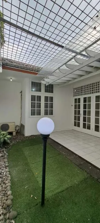 Disewakan rumah 3+1 kamar tidur di Tanjung Barat Indah Pasar Minggu SATULISTING.com