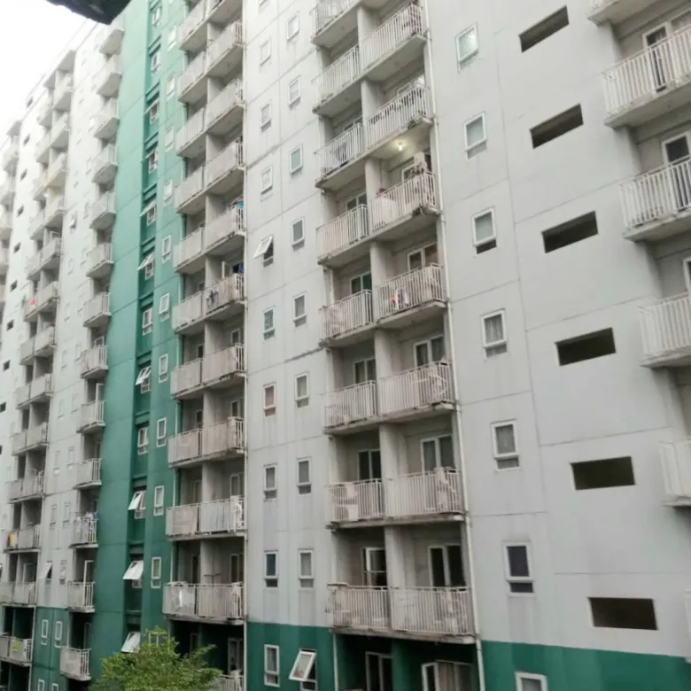 Jual cepat apartemen 2 kamar tidur furnished di jalan utama Kota Bekasi SATULISTING.com