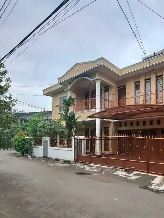 Dijual rumah huk depan taman lingkungan Krisan Taman Galaxy Indah SATULISTING.com