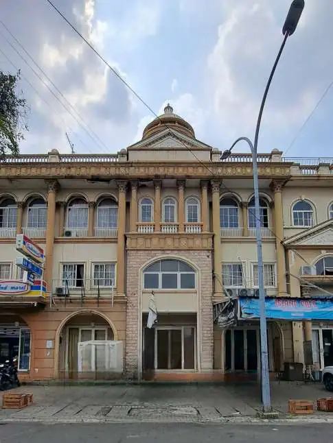 Jual cepat ruko 3,5 lantai siap pakai di jalan utama Grand Galaxy City SATULISTING.com