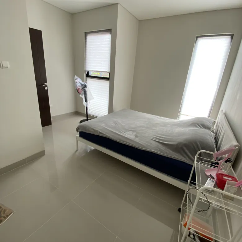 Rumah Strategis di Cluster The Northbend di Karang Tengah Tangerang