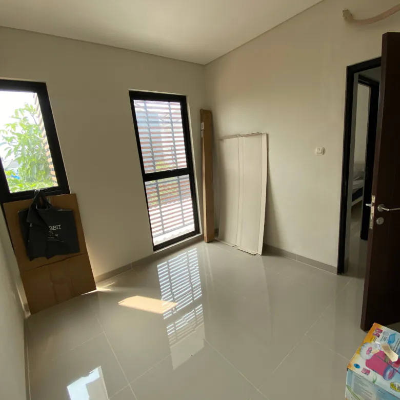 Rumah Strategis di Cluster The Northbend di Karang Tengah Tangerang
