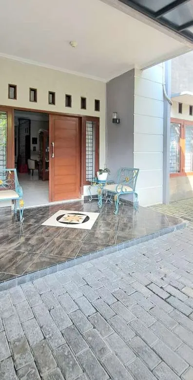 Rumah cantik 2 lantai dekat komplek ruko Grand Galaxy bisa di KPR kan