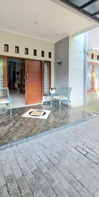 Rumah cantik 2 lantai dekat komplek ruko Grand Galaxy bisa di KPR kan