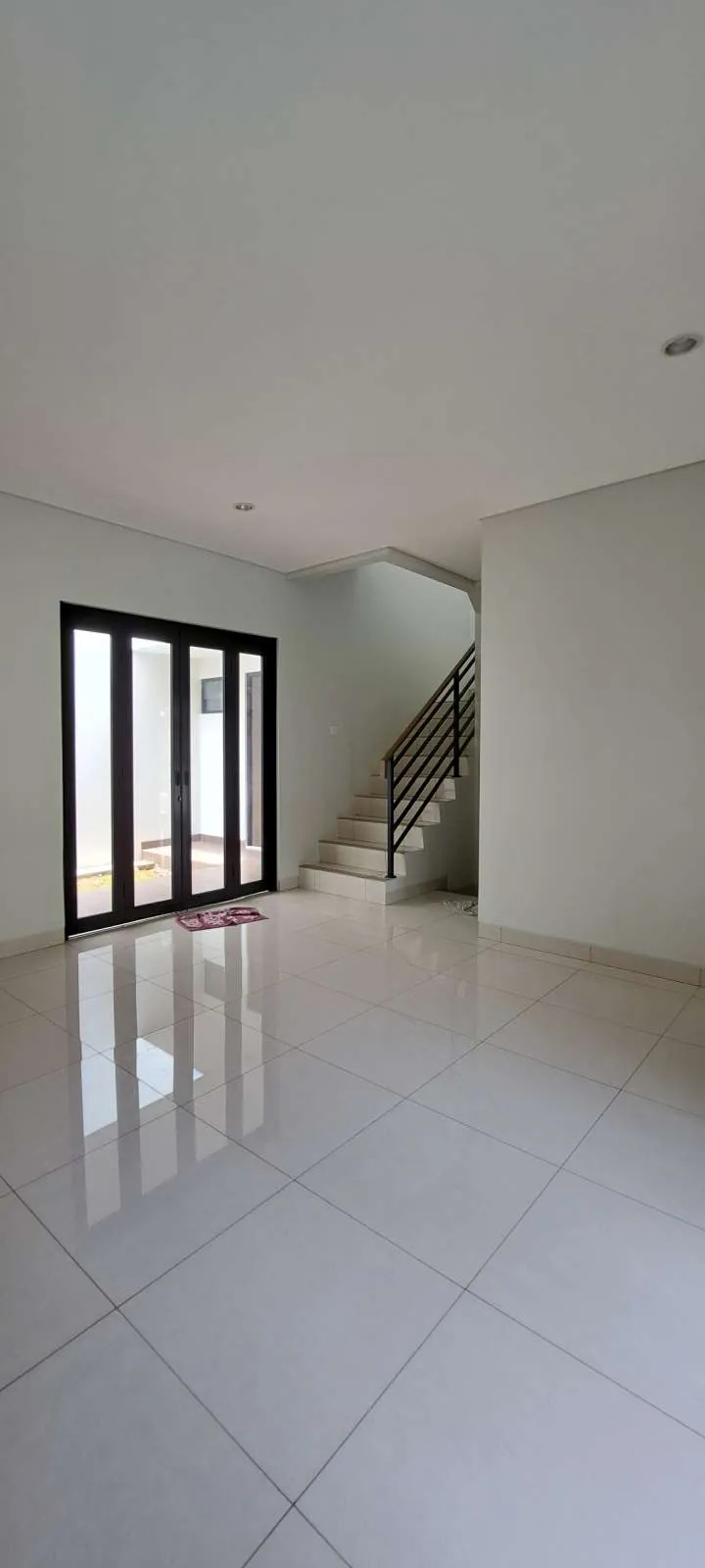 Rumah baru 3 kamar tidur di cluster Mulberry nya Summarecon Bekasi
