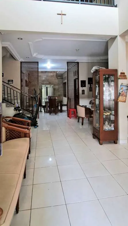 Rumah cantik 2 lantai dekat komplek ruko Grand Galaxy bisa di KPR kan