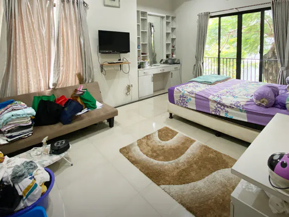 Rumah Hoek Sudah Renovasi di Cluster Taman Holandia Lippo Karawaci