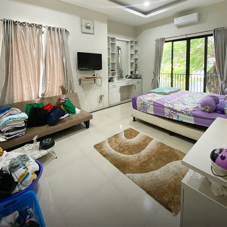 Rumah Hoek Sudah Renovasi di Cluster Taman Holandia Lippo Karawaci