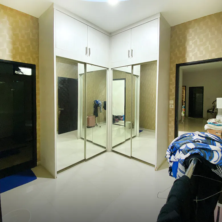 Rumah Hoek Sudah Renovasi di Cluster Taman Holandia Lippo Karawaci