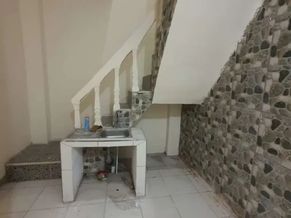 Jual cepat rumah 2 KT renov di Victoria Garden Grand Galaxy bisa KPR