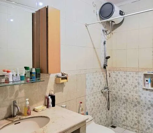 Rumah cantik 2 lantai dekat komplek ruko Grand Galaxy bisa di KPR kan