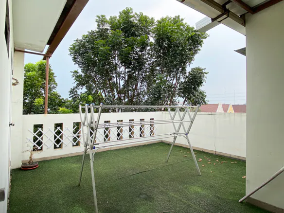 Rumah Hoek Sudah Renovasi di Cluster Taman Holandia Lippo Karawaci