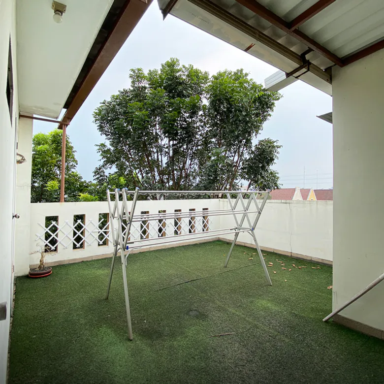 Rumah Hoek Sudah Renovasi di Cluster Taman Holandia Lippo Karawaci