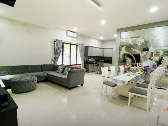 Rumah Hoek Sudah Renovasi di Cluster Taman Holandia Lippo Karawaci