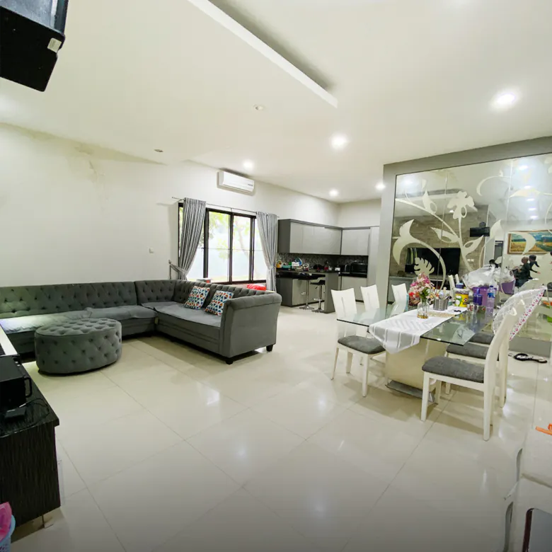 Rumah Hoek Sudah Renovasi di Cluster Taman Holandia Lippo Karawaci