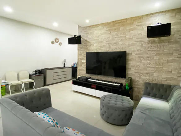 Rumah Hoek Sudah Renovasi di Cluster Taman Holandia Lippo Karawaci