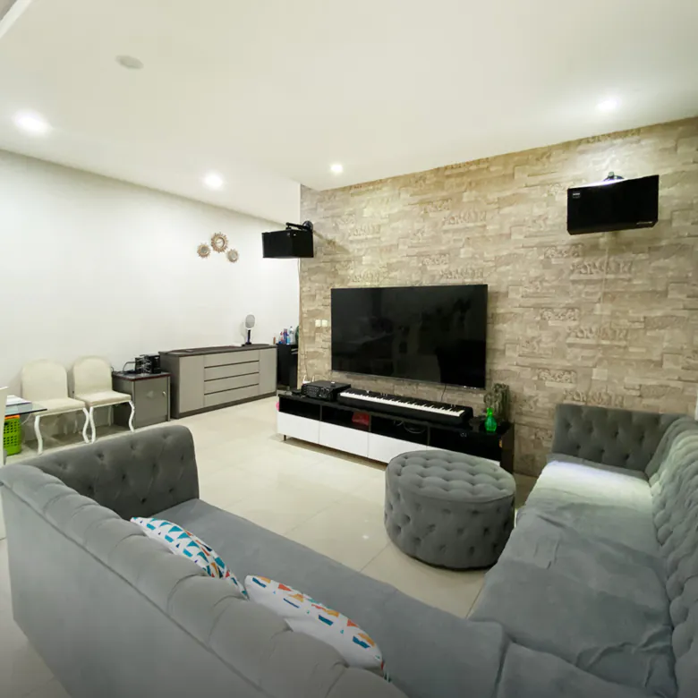 Rumah Hoek Sudah Renovasi di Cluster Taman Holandia Lippo Karawaci
