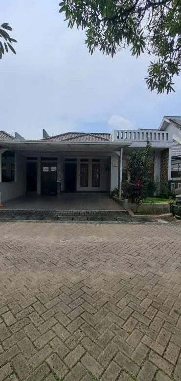 Rumah 2 lantai minimalis di Royal Garden Grand Galaxy City jual cepat