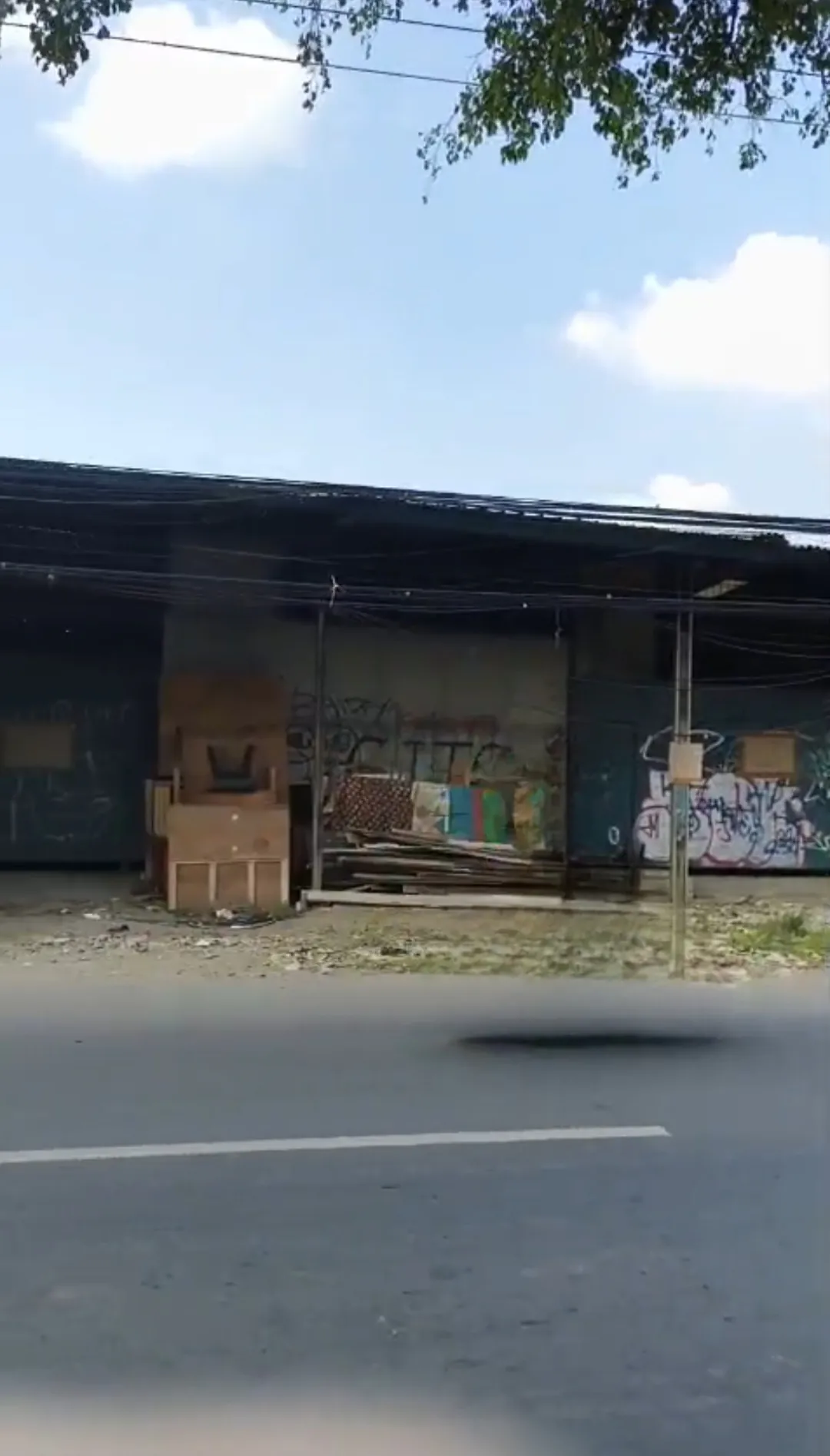 Disewakan gudang di jalan Pangeran Jayakarta dekat Summarecon Bekasi