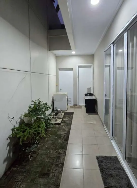 Dijual rumah 2 lantai siap huni di seberang mal Grand Galaxy Park
