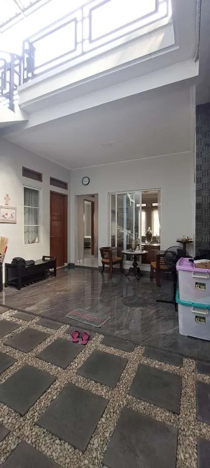Rumah 2 lantai minimalis di Royal Garden Grand Galaxy City jual cepat