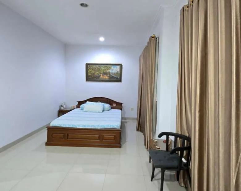 Dijual rumah 2 lantai siap huni di seberang mal Grand Galaxy Park