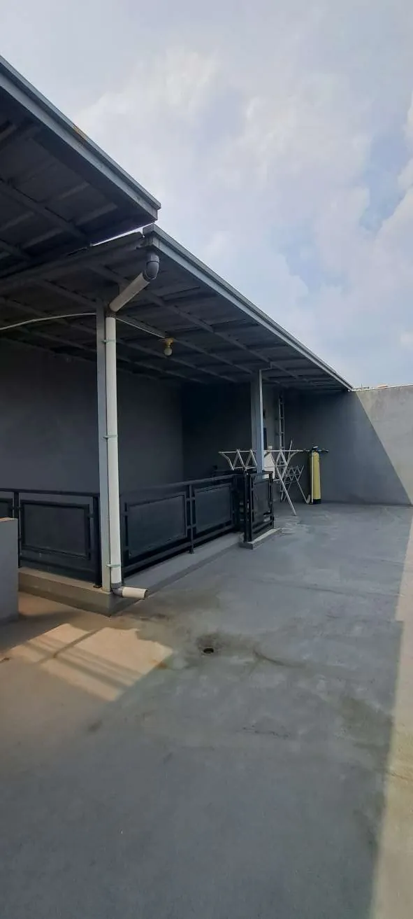 Rumah 2 lantai minimalis di Royal Garden Grand Galaxy City jual cepat