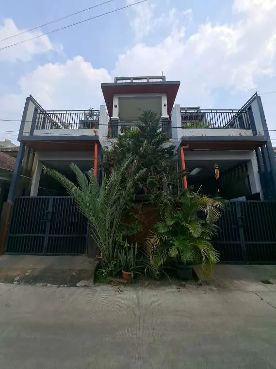 Rumah sewa lantai 2 furnished 3 kamar rooftop dekat Grand Galaxy City