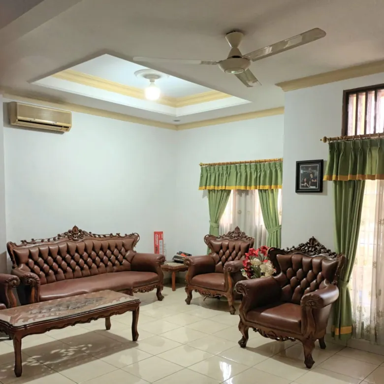 Dijual rumah 2 lantai dekat gerbang Jatiasih tol JORR bisa buat usaha