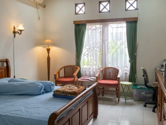 Dijual rumah asri 4+1 KT semifurnished di Grand Galaxy City bisa KPR