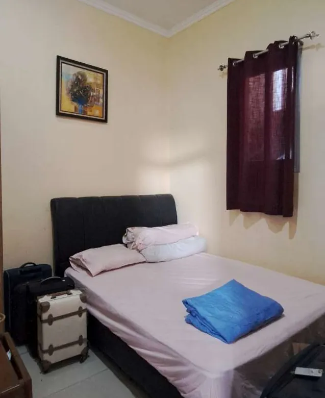 Rumah sewa lantai 2 furnished 3 kamar rooftop dekat Grand Galaxy City