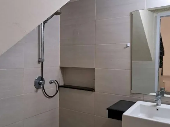 Dijual rumah 2 lantai 3 kamar tidur di Lotus Garden Grand Galaxy City