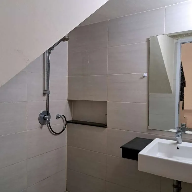 Dijual rumah 2 lantai 3 kamar tidur di Lotus Garden Grand Galaxy City