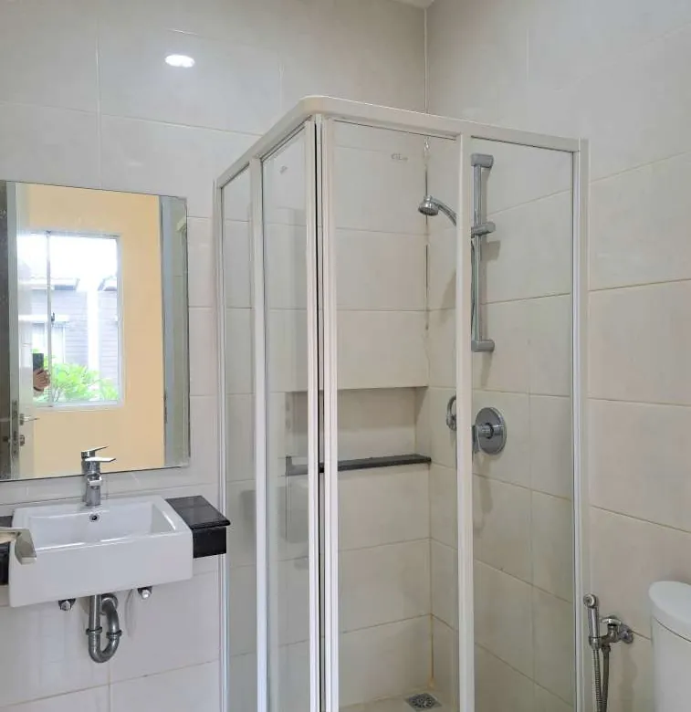 Dijual rumah 2 lantai 3 kamar tidur di Lotus Garden Grand Galaxy City
