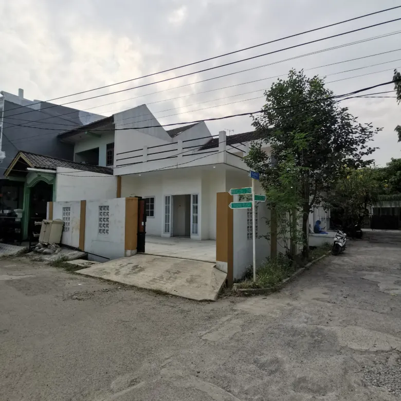 Jual cepat rumah di Taman Raffles Jatimulya sebelah taman lingkungan