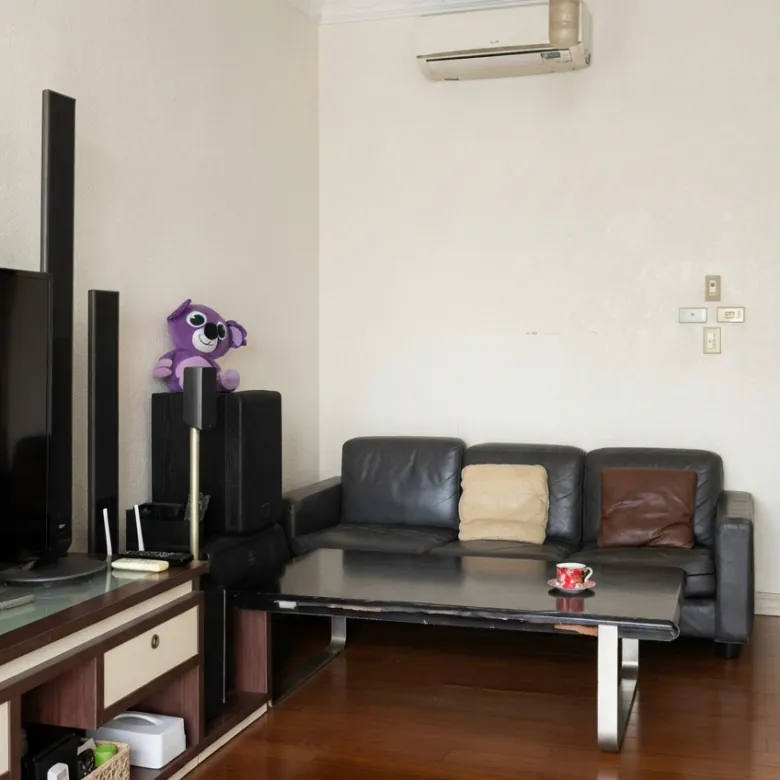 Dijual cepat rumah huk di jalan utama Grand Galaxy City buat komersil