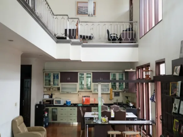Dijual cepat rumah huk di jalan utama Grand Galaxy City buat komersil
