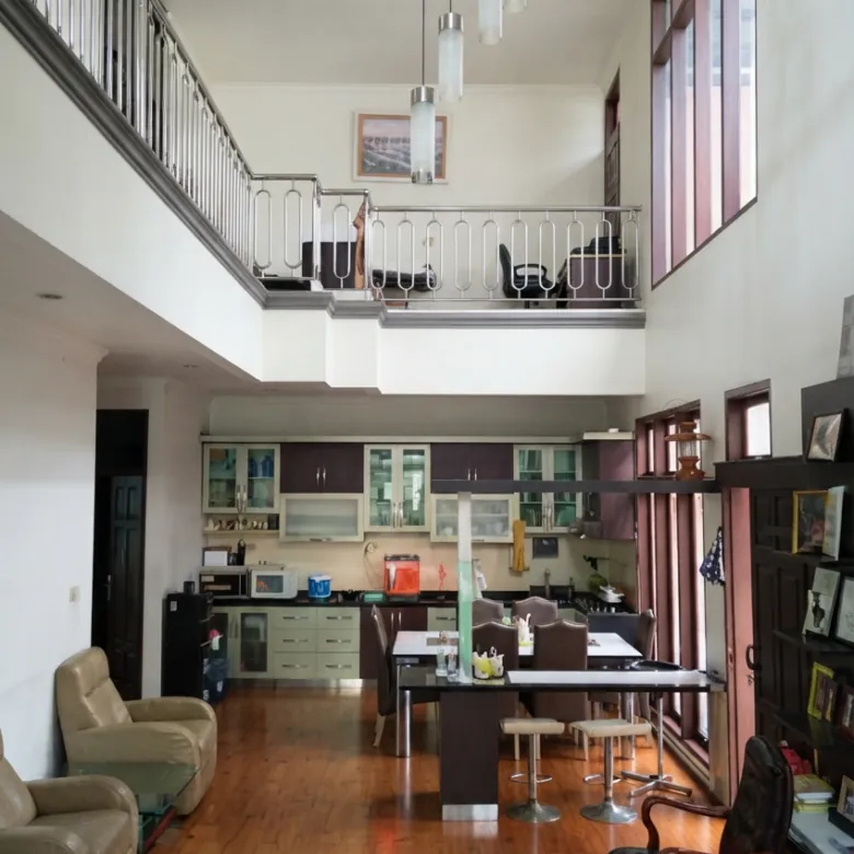 Dijual cepat rumah huk di jalan utama Grand Galaxy City buat komersil