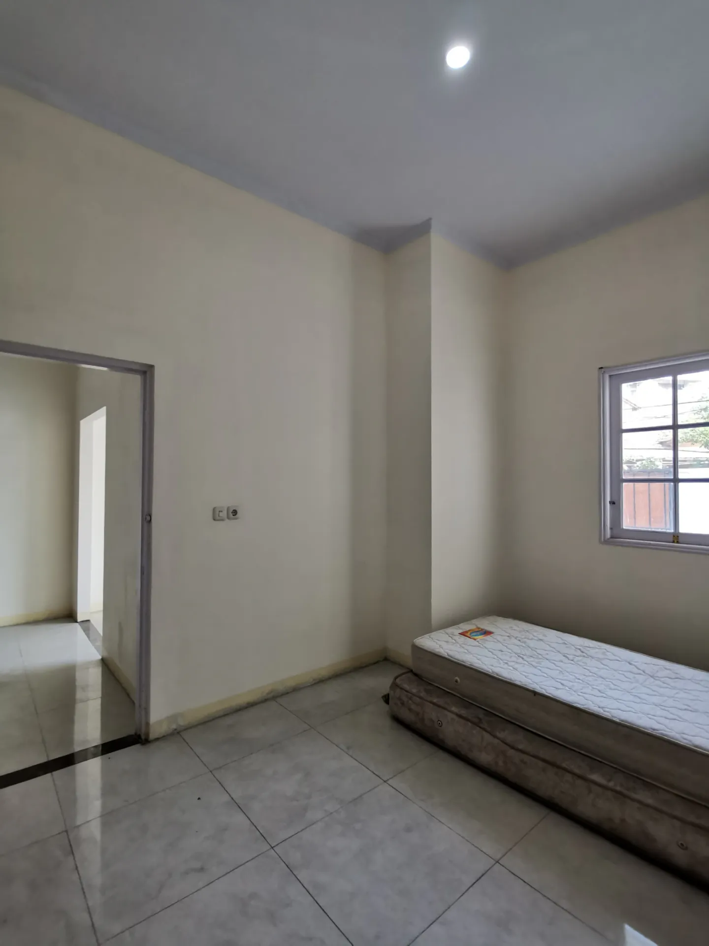 Jual cepat rumah di Taman Raffles Jatimulya sebelah taman lingkungan
