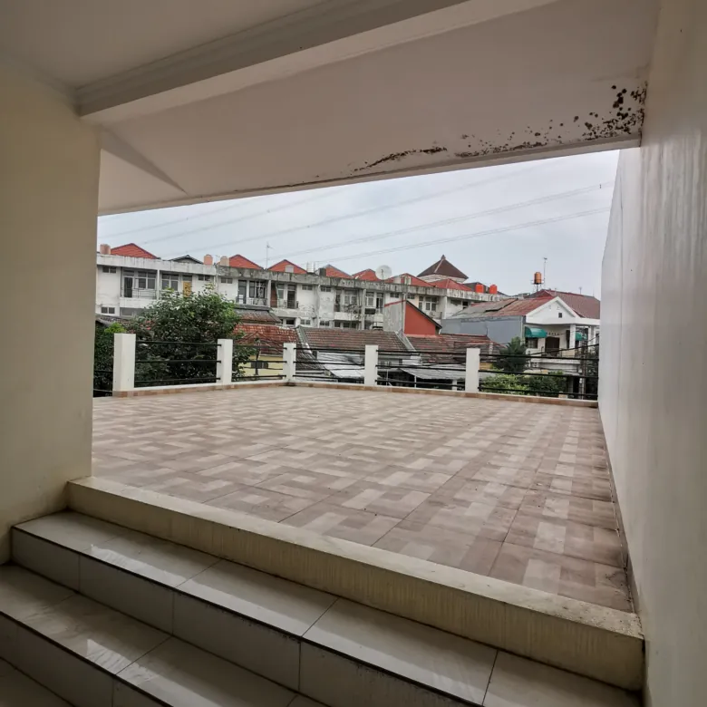 Jual cepat rumah di Taman Raffles Jatimulya sebelah taman lingkungan