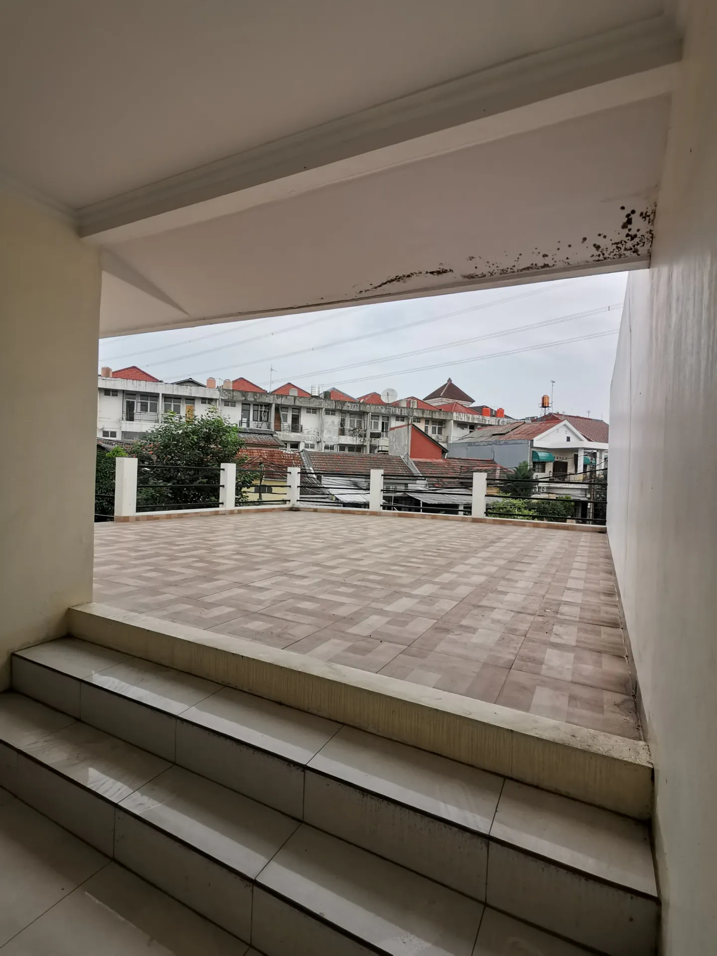 Jual cepat rumah di Taman Raffles Jatimulya sebelah taman lingkungan