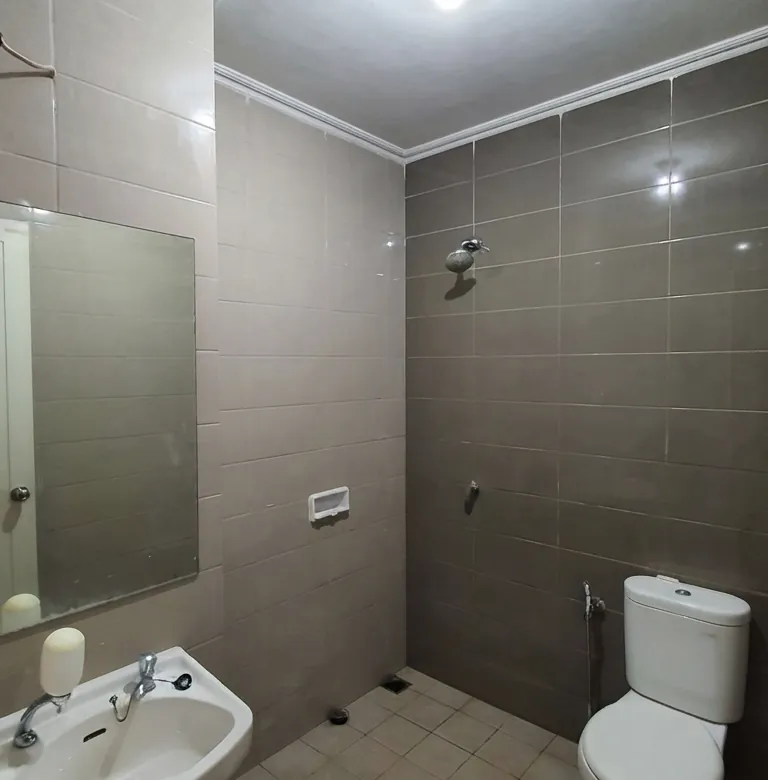 Jual cepat ruko 3 lantai dekat Freshmarket Grand Galaxy City bisa KPR