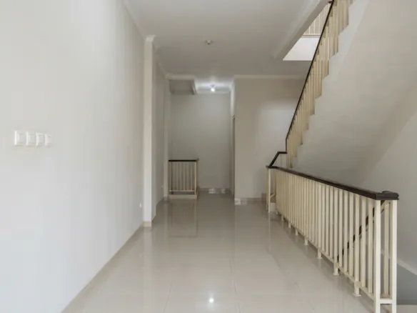 Jual cepat ruko 3 lantai dekat Freshmarket Grand Galaxy City bisa KPR