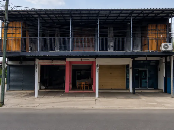 Disewakan ex cafe fully furnished di jalur ramai Grand Galaxy City