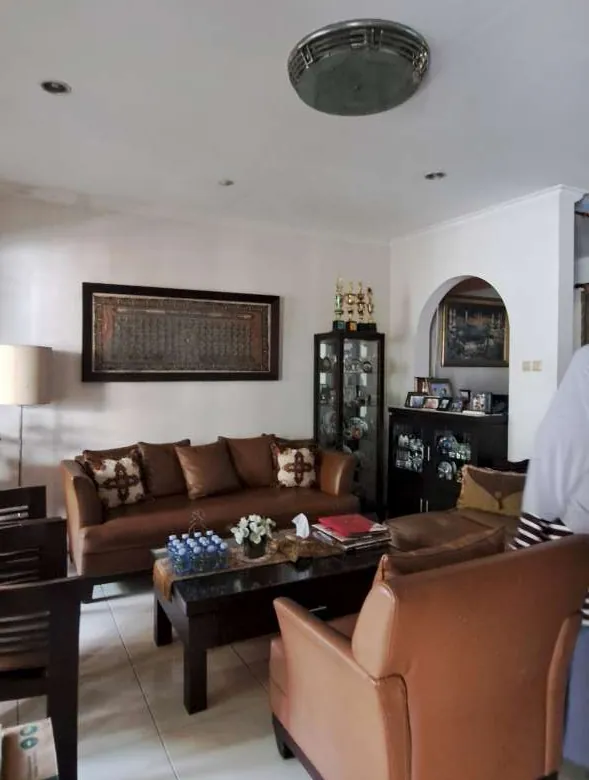 Rumah keluarga besar siap huni di cluster Taman Gigi Grand Galaxy