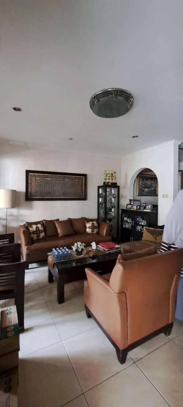 Rumah keluarga besar siap huni di cluster Taman Gigi Grand Galaxy