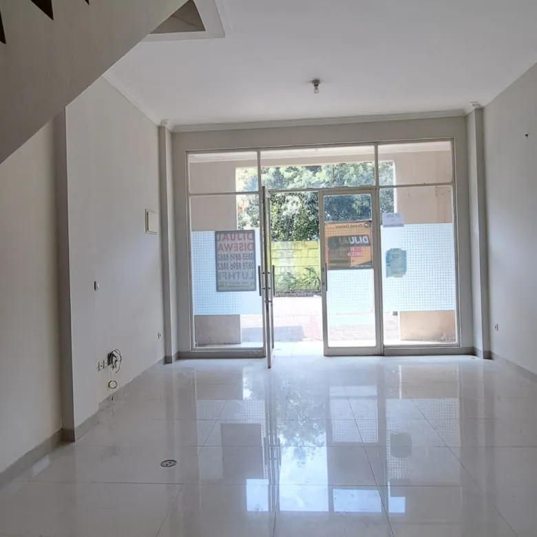 Ruko 3 lantai siap pakai di belakang Mal Grand Galaxy Park Bekasi