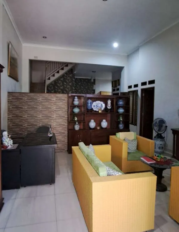 Disewakan rumah 3 kamar furnished di Grand Galaxy City