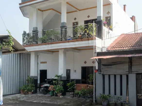 Rumah cantik 3 lantai di Perum Permata Purwomartani Sleman